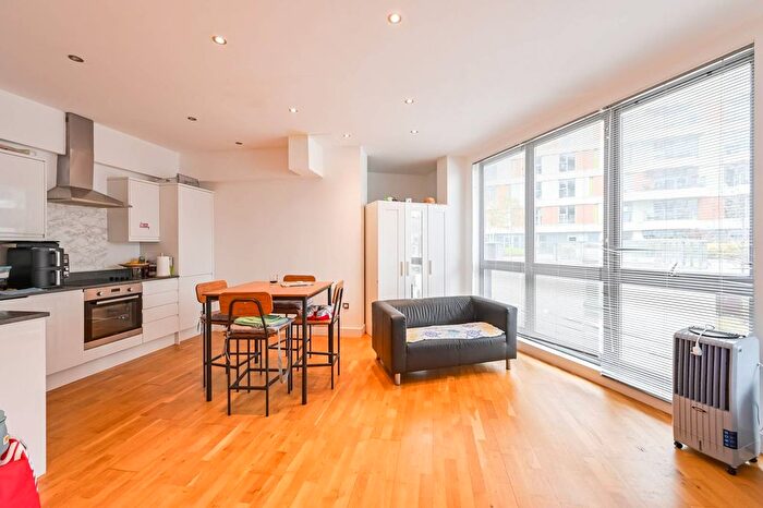 1 Bedroom Flat For Sale In Wick Lane, Bow, London, E3