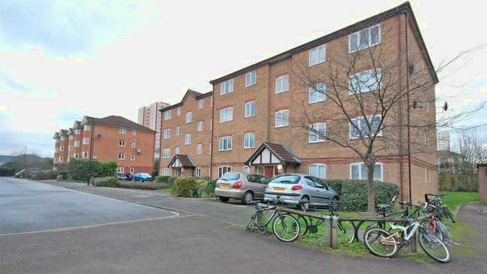 1 Bedroom Flat To Rent In Varsity Drive, Twickenham, TW1