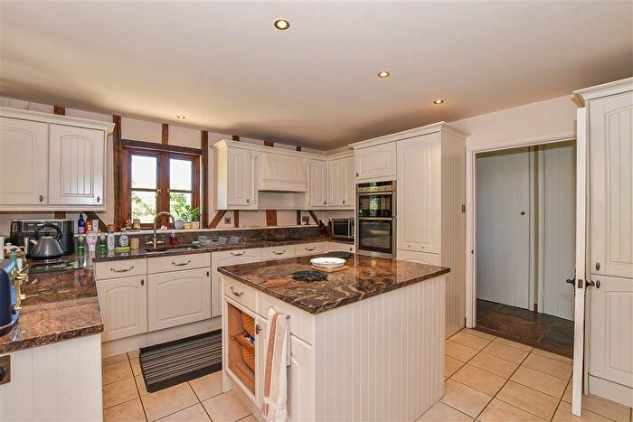 4 Bedroom Detached House For Sale In Spelmonden Road, Horsmonden, Tonbridge, Kent, TN12