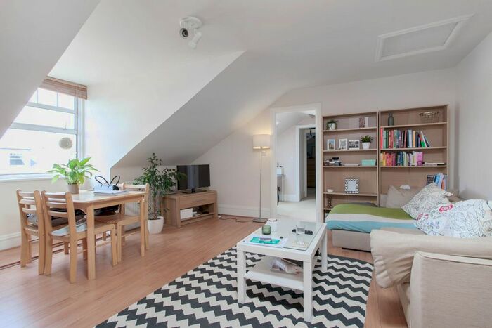 1 Bedroom Flat To Rent In Veronica Road, London, SW17