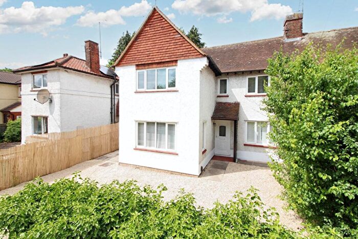 4 Bedroom Semi-Detached House To Rent In Tring Road, Aylesbury, HP20