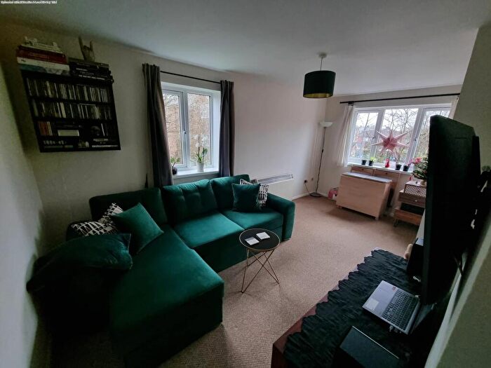 1 Bedroom Flat To Rent In Blackdown Close, London, N2