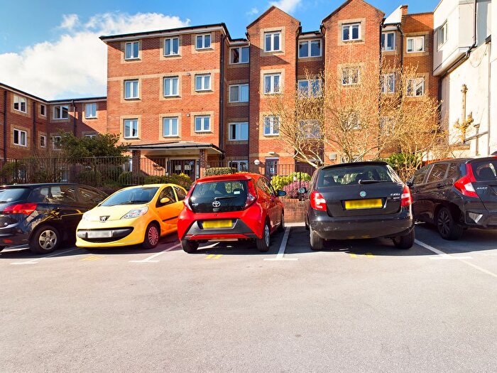 2 Bedroom Flat For Sale In Maxime Court, Sketty, Swansea, SA2