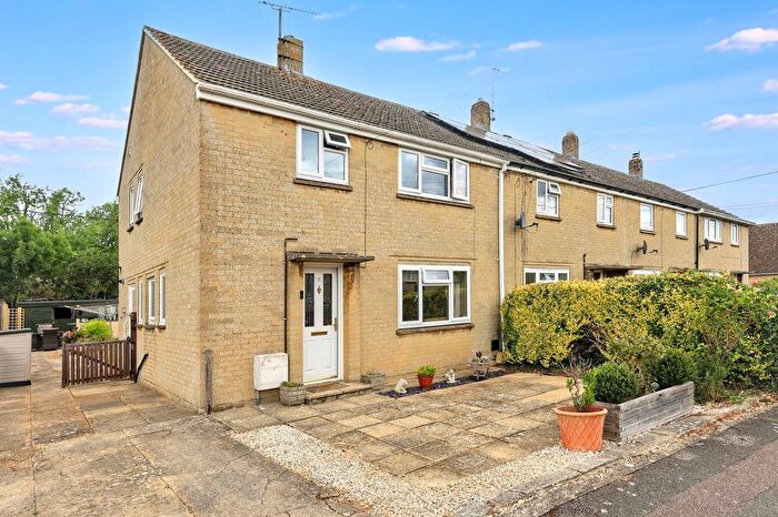 3 Bedroom End Of Terrace House For Sale In Carters Close, Carterton, OX18