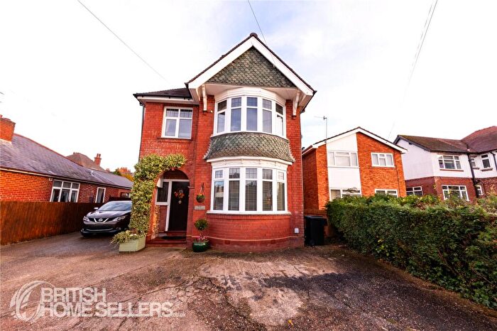 4 Bedroom Detached House For Sale In Stourbridge Road, Bromsgrove, Worcestershire, B61