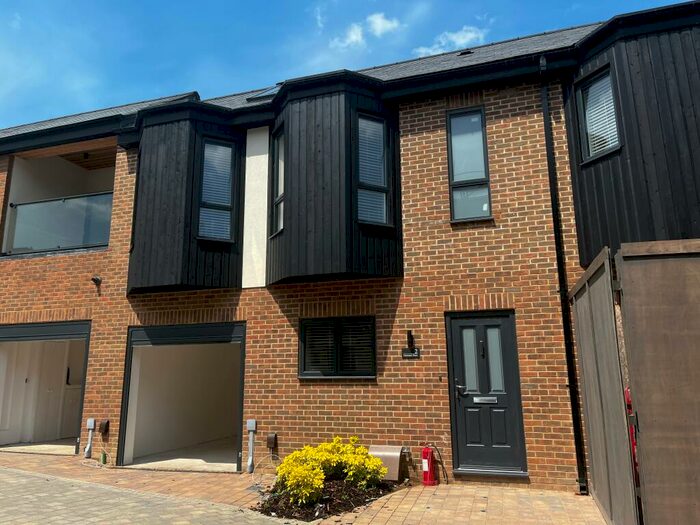 2 Bedroom House To Rent In Denmark Place, Tring, HP23