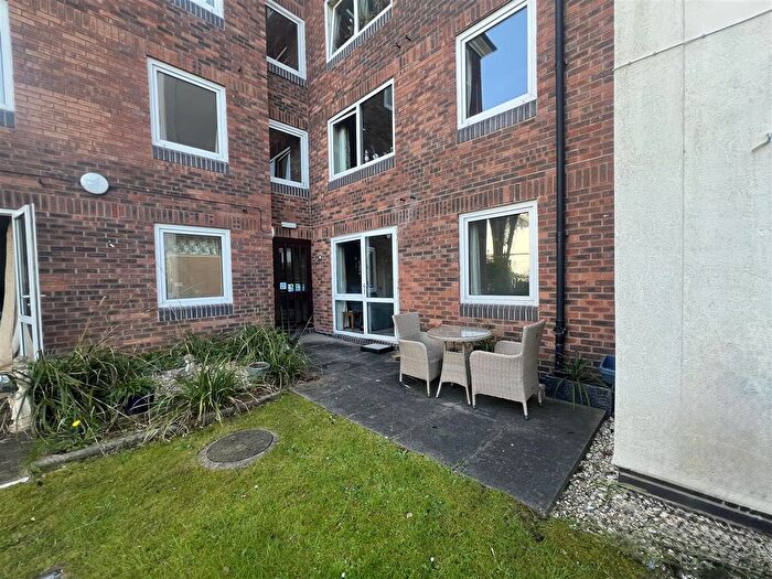 1 Bedroom Flat For Sale In Worcester Road, Malvern, WR14
