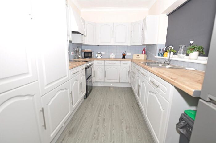 5 Bedroom Property For Sale In Bron Y Glyn Estate, Bronwydd Arms, Carmarthen, SA33