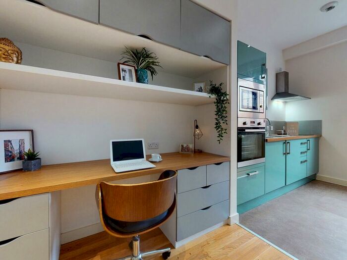 Apartment To Rent In Apt, Q One Residence #, LS2