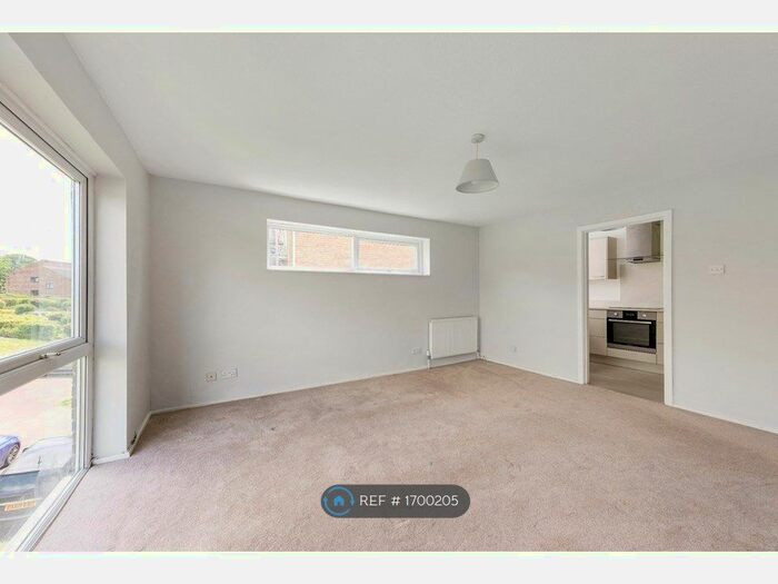 2 Bedroom Flat To Rent In High Birch Court, New Barnet, Barnet, EN4