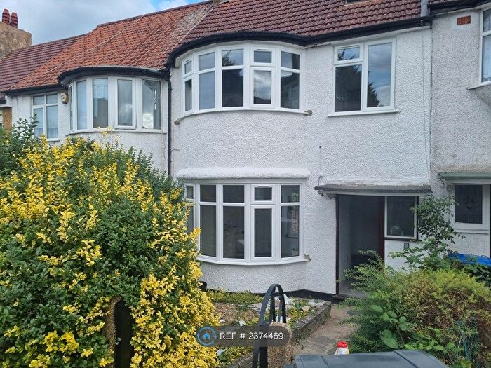 4 Bedroom Terraced House To Rent In The Ridgeway, London, NW9