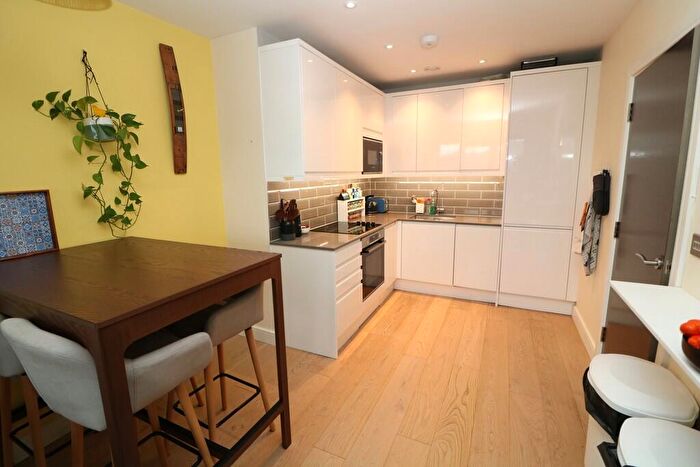 1 Bedroom Apartment To Rent In High Street, Dorking, RH4