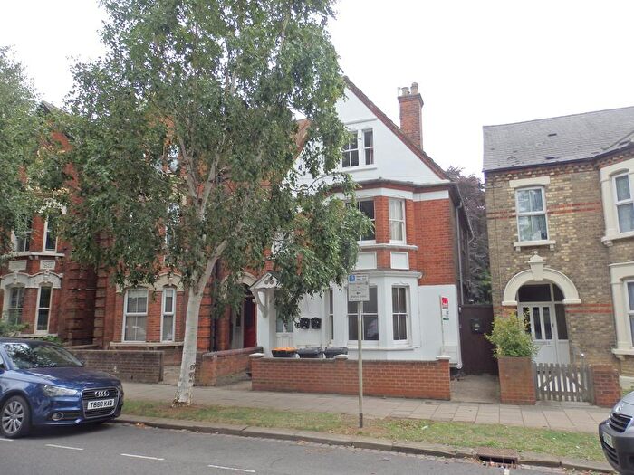 1 Bedroom Flat To Rent In Warwick Avenue, Bedford, MK40