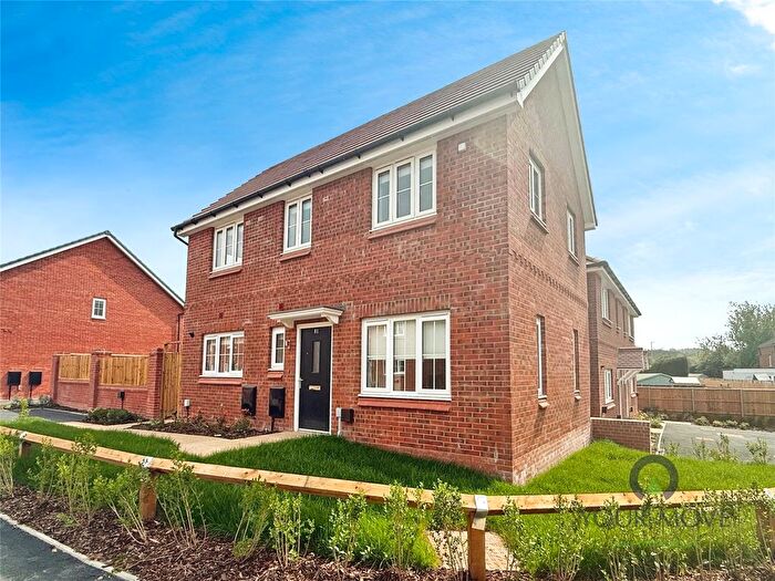 3 Bedroom Detached House To Rent In Tulip Avenue, Woodsetton, Dudley, West Midlands, DY3