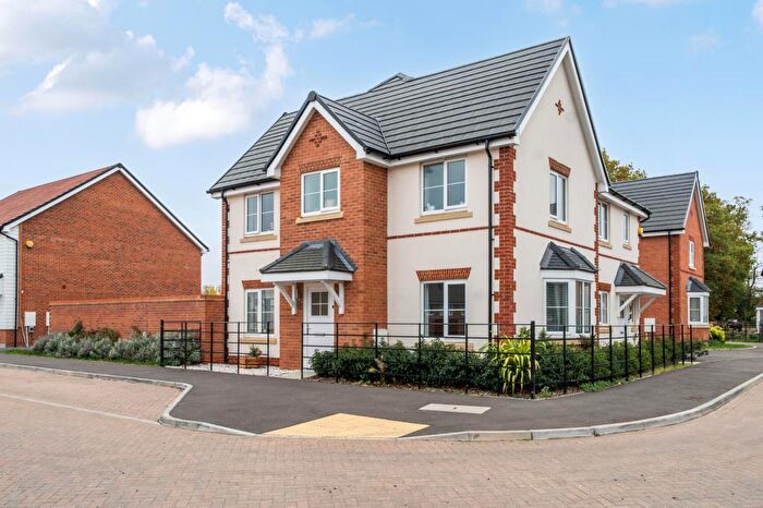 3 Bedroom Semi-Detached House For Sale In Sherfield-On-Loddon, Hook, RG27