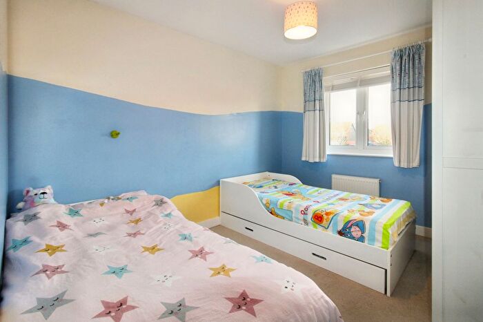 3 Bedroom Terraced House For Sale In Hornchurch Square, Farnborough, GU14
