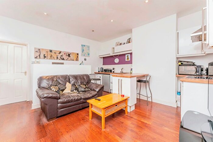 2 Bedroom End Terrace House For Sale In Oakley Street, Kettering, NN16