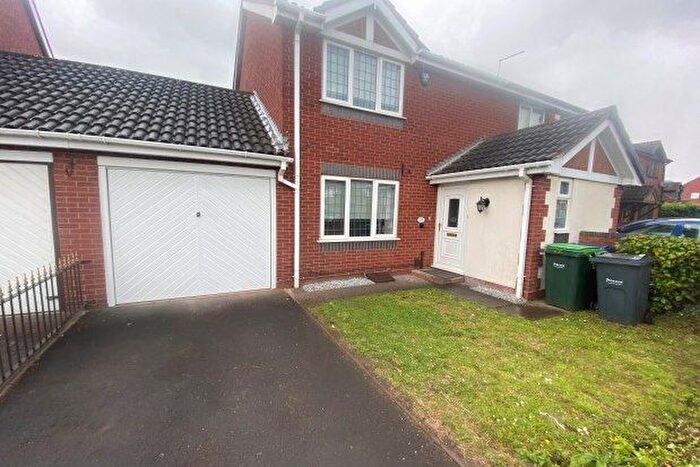 2 Bedroom Property To Rent In Batmanshill Road, Bilston, WV14