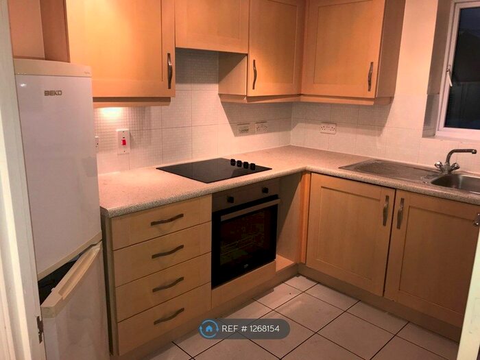 2 Bedroom Flat To Rent In Peddle Court, High Wycombe HP11