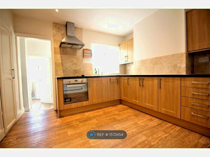 3 Bedroom Terraced House To Rent In Bournemouth Park Road, Southend-On-Sea, SS2