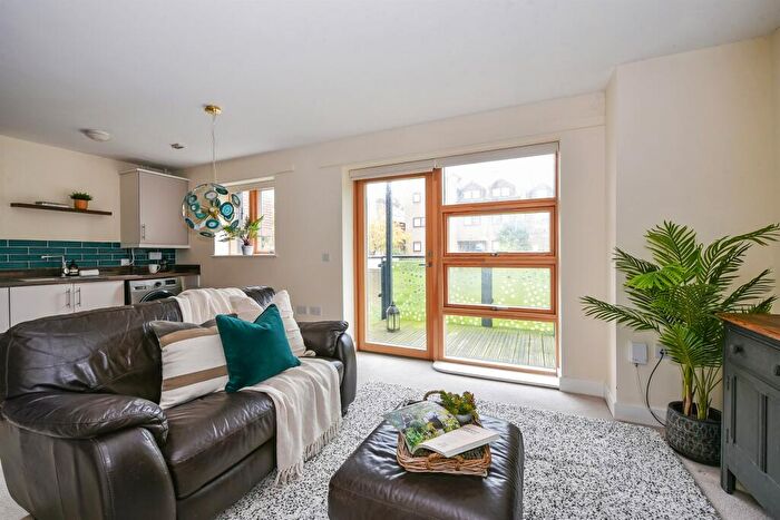 2 Bedroom Flat For Sale In Winchester City Centre, SO23