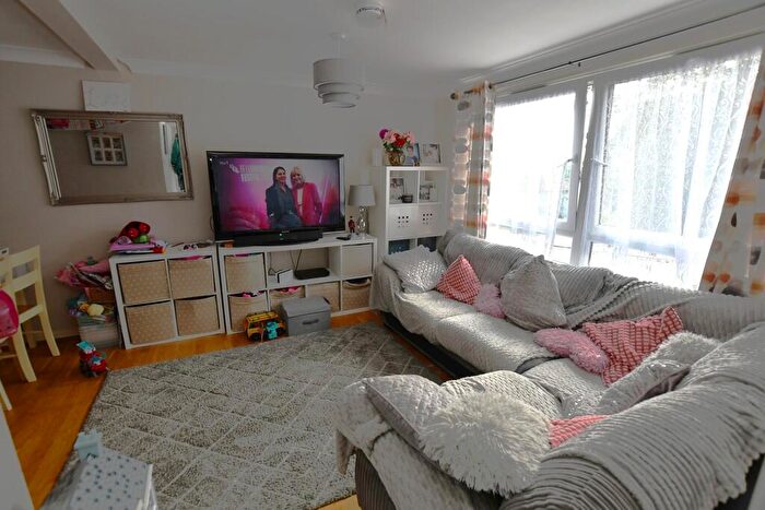 2 Bedroom Flat For Sale In Bramley Hill, South Croydon, CR2