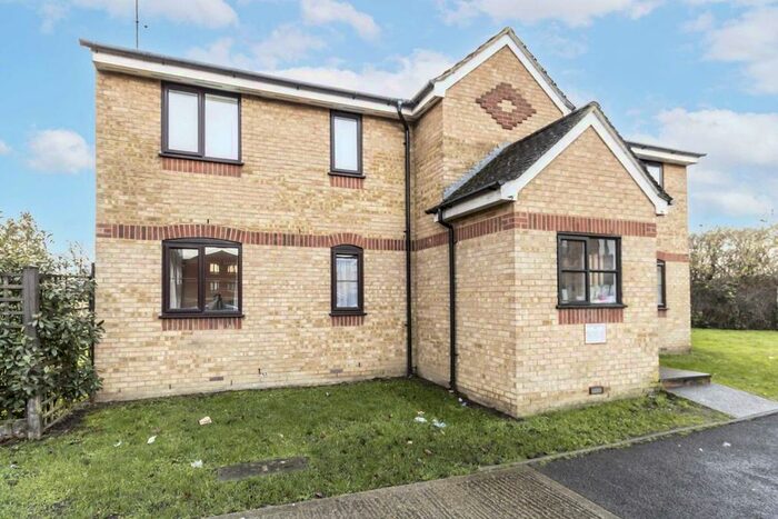 2 Bedroom Flat To Rent In Redford Close, Feltham, TW13