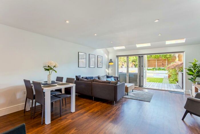 2 Bedroom Detached House To Rent In Klondyke Marlow, SL7