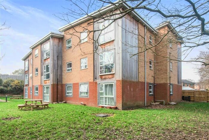 2 Bedroom Flat To Rent In Berwick Close, Southampton, SO16
