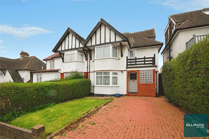 4 Bedroom Detached House For Sale In Ridge Hill, Golders Green, NW11