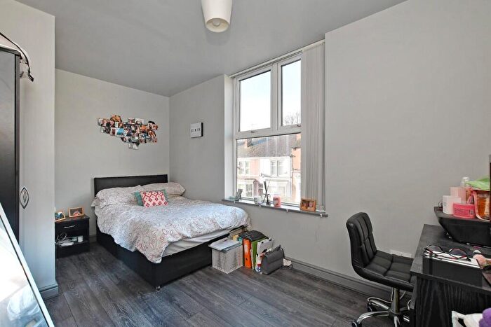 4 Bedroom House To Rent In South View Road, Sheffield, S7