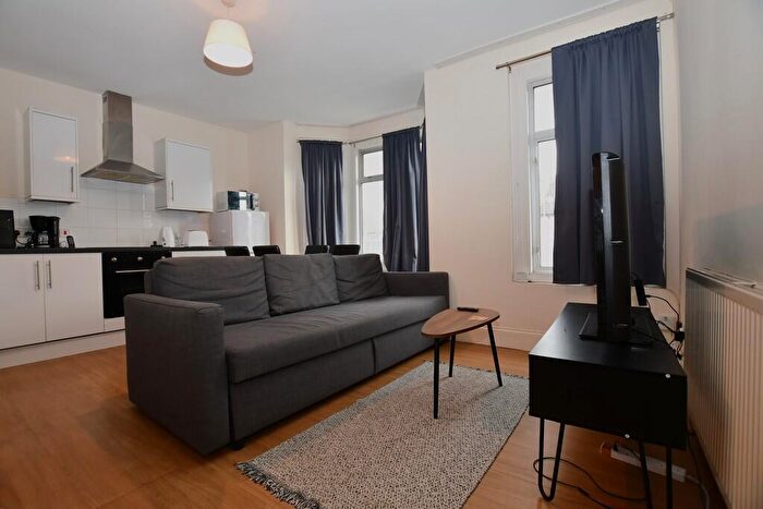 2 Bedroom Apartment To Rent In Davidson Road, Croydon, CR0