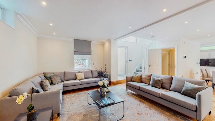 2 Bedroom Detached House To Rent In Warwick Gardens, Kensington, London, W14