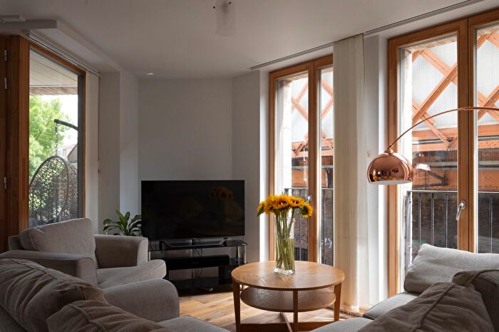 2 Bedroom Flat For Sale In Railway, Lockton Street, London, W10