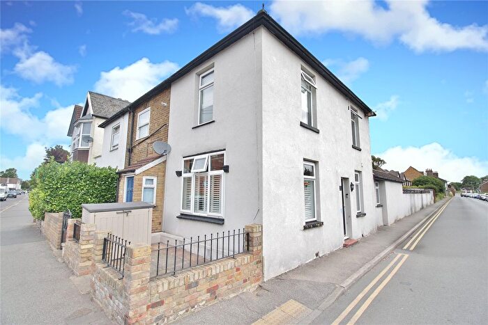 3 Bedroom End Terrace House For Sale In Staines, Surrey, TW18