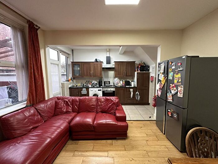 5 Bedroom Property To Rent In South Grove, Chorlton-On-Med, £pppw Inc Bills (Half Rent For Summer), M13