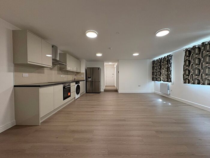 2 Bedroom Flat To Rent In Barnet Lane, Elstree, WD6