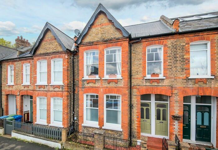 2 Bedroom Flat To Rent In Inverton Road, Nunhead, London, SE15