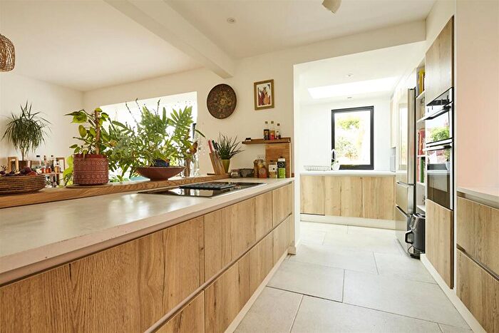 3 Bedroom Detached House For Sale In West Garth Road, Exeter, EX4
