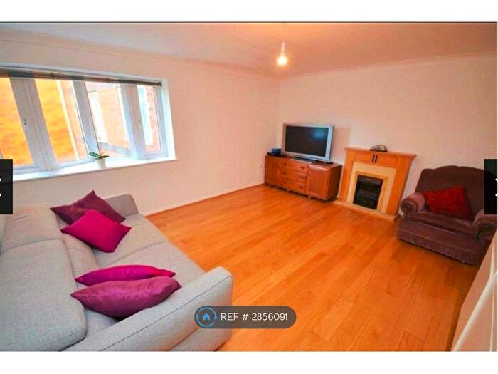2 Bedroom Flat To Rent In Winslet Place, Reading, RG30