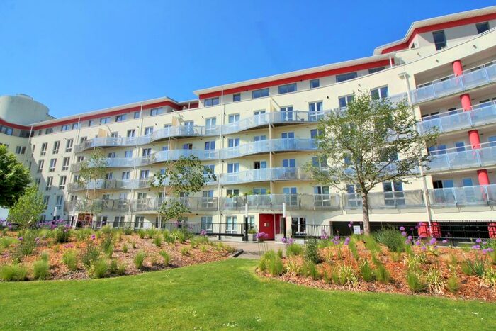 2 Bedroom Flat To Rent In The Crescent, Hannover Quay, BS1