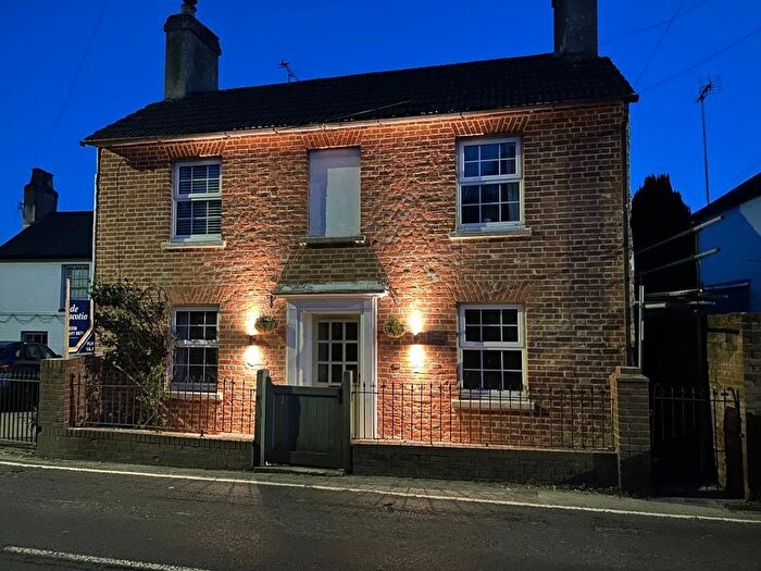 3 Bedroom Detached House For Sale In Tonbridge Road, Wateringbury, Maidstone, ME18