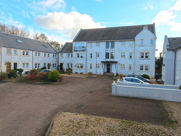 2 Bedroom Flat For Sale In Lade Court, Lochwinnoch, PA12