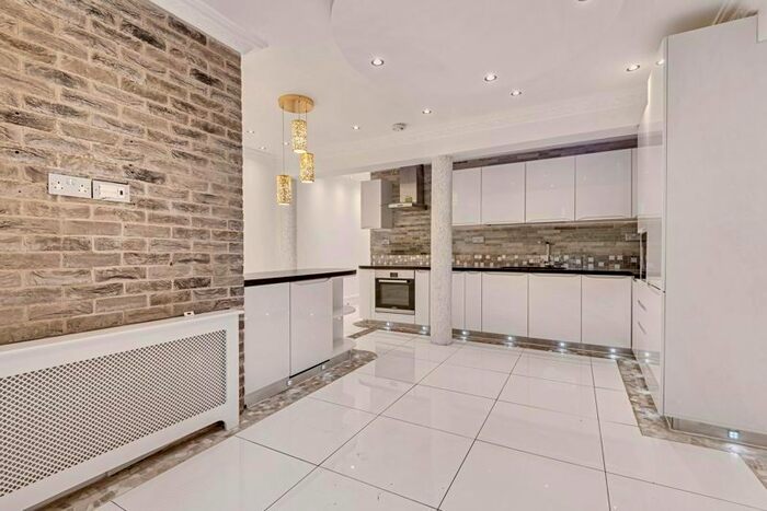 2 Bedroom Flat To Rent In Portnall Road, Maida Vale, London, W9