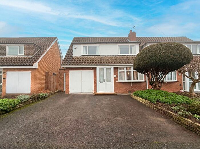 3 Bedroom Semi Detached House For Sale In Shenstone Road, Birmingham, B14