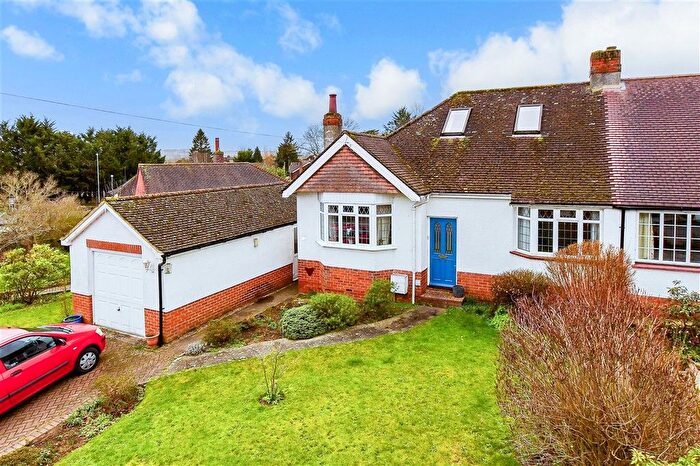 4 Bedroom Chalet For Sale In Orchard Drive, Tonbridge, Kent, TN10