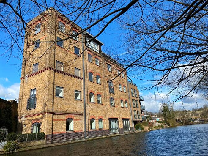 2 Bedroom Apartment To Rent In Lower Kings Road, Berkhamsted, HP4