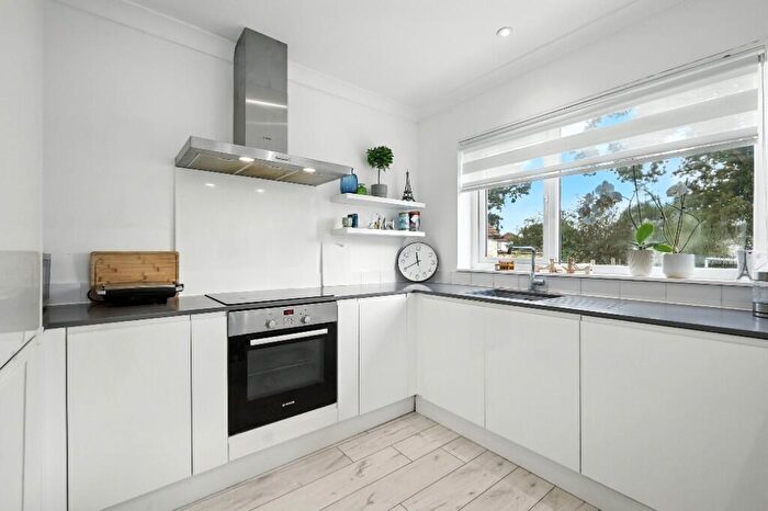 3 Bedroom Bungalow For Sale In Aberdale Gardens, Potters Bar, Hertfordshire, EN6