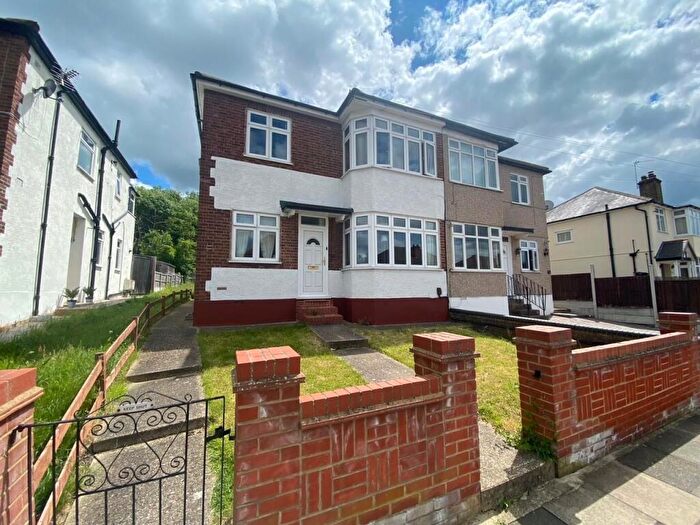 2 Bedroom Maisonette To Rent In Boscombe Avenue Hornchurch Essex, RM11