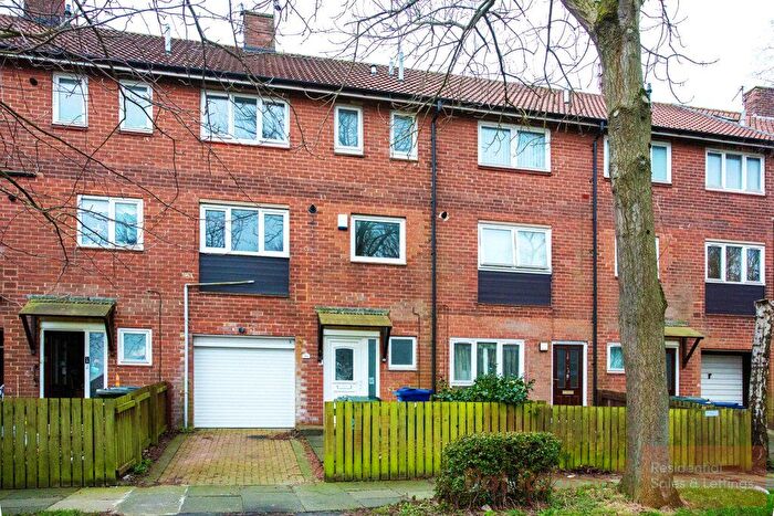 4 Bedroom Detached House To Rent In Rosslyn Avenue, Kenton, Newcastle-Upon-Tyne, NE3